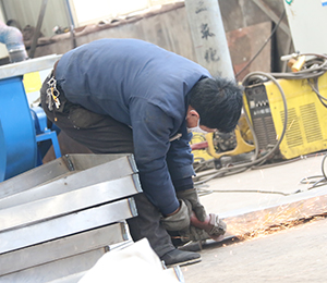 山东蜜桃视频APP下载网站免费一线技术人员操作实拍