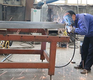 山东蜜桃视频APP下载网站免费一线技术人员操作实拍